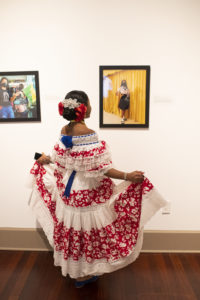 Panamanian student looking at art