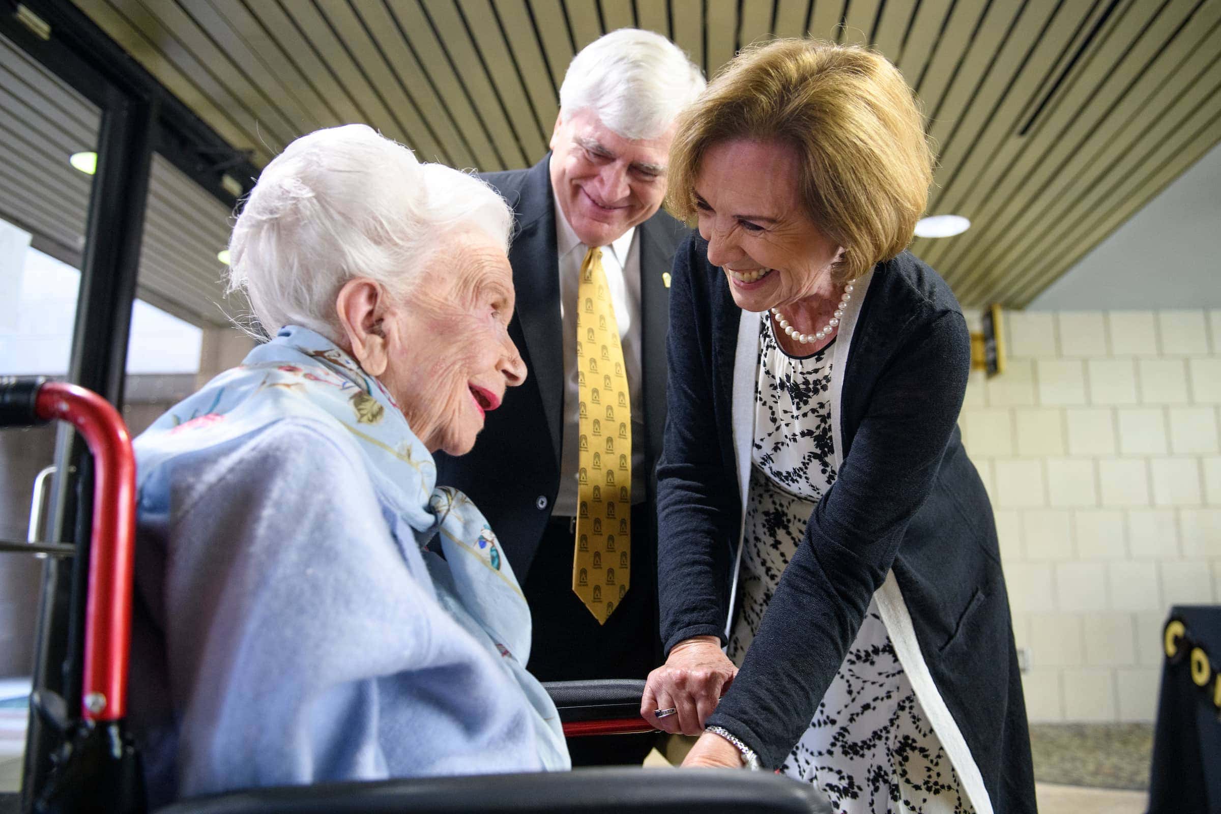 Ed and Myra Schrader speak with Lessie Smithgall.
