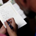 student writing in Chinese