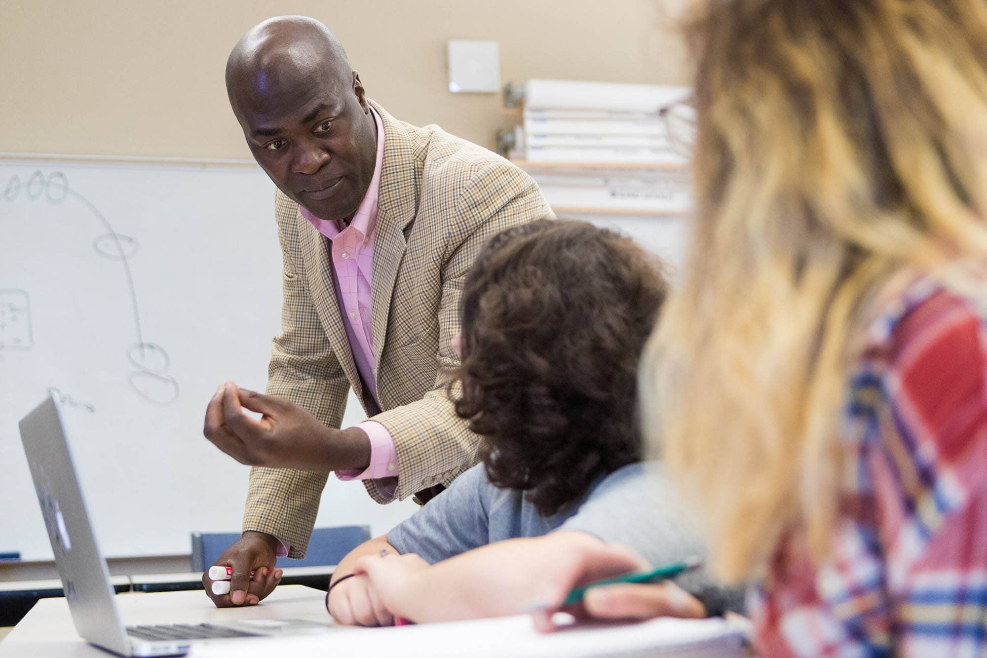 Dr. Ouattara instructs students in history/political science