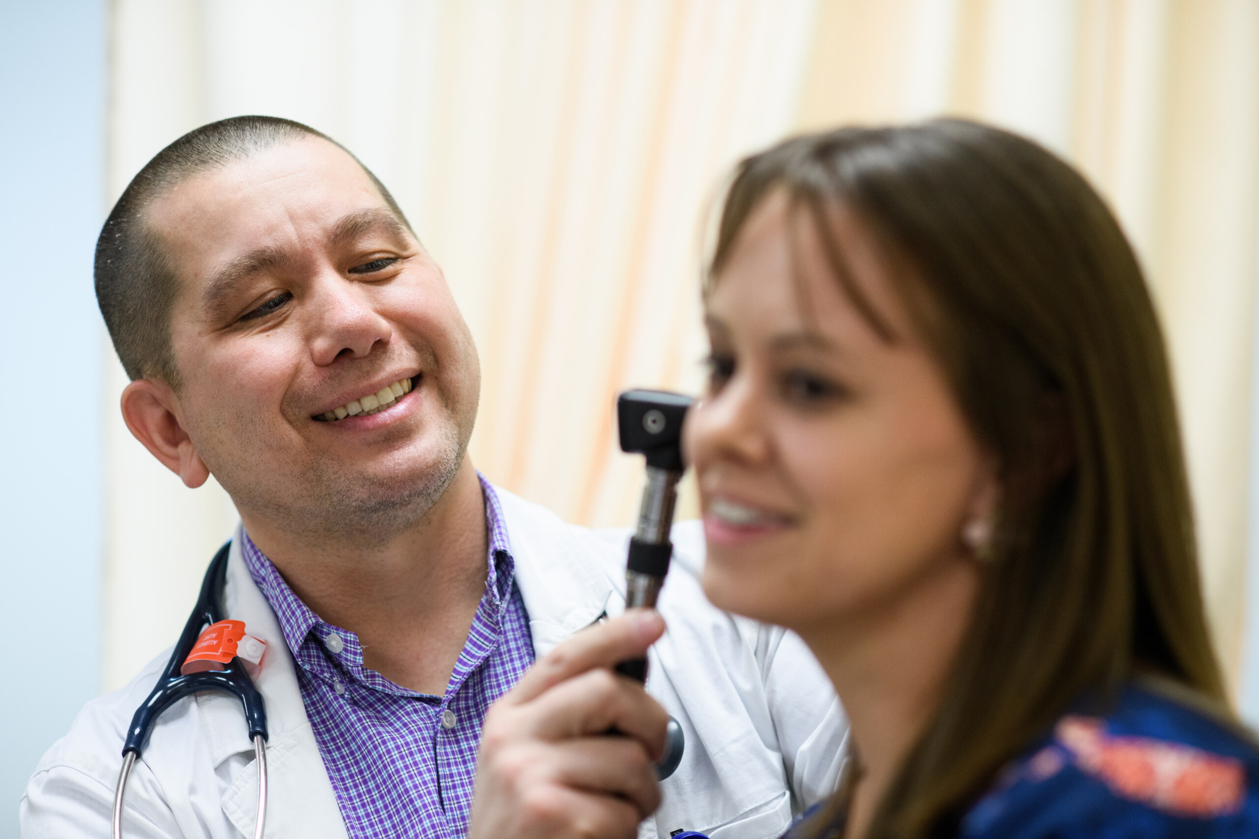 An FNP student examines a practice patient