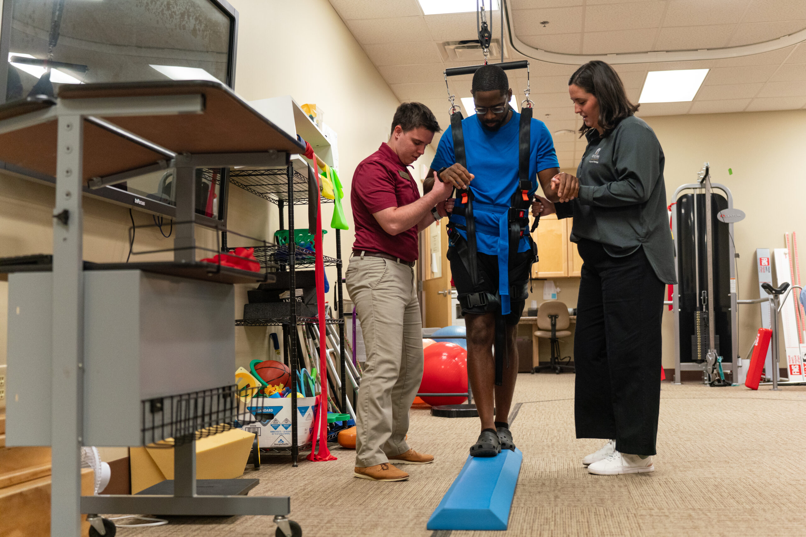 PT students use tools in the clinic to model patient exercises