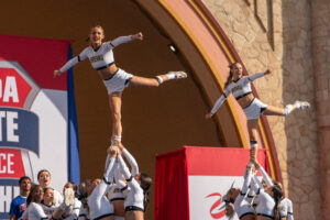cheer team competing